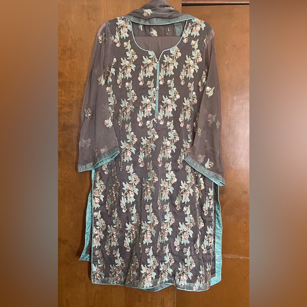 Large three pieces Georgette chiffon Indian Pakistani outfit